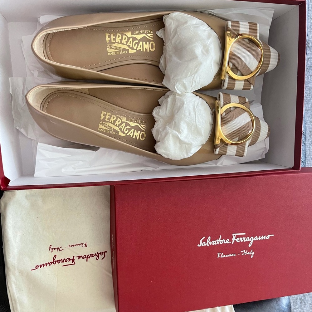 Salvatore Ferragamo pumps in Beige/ Nude brown